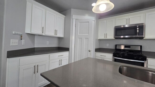 Building Photo - 4933 W Pillar Dr