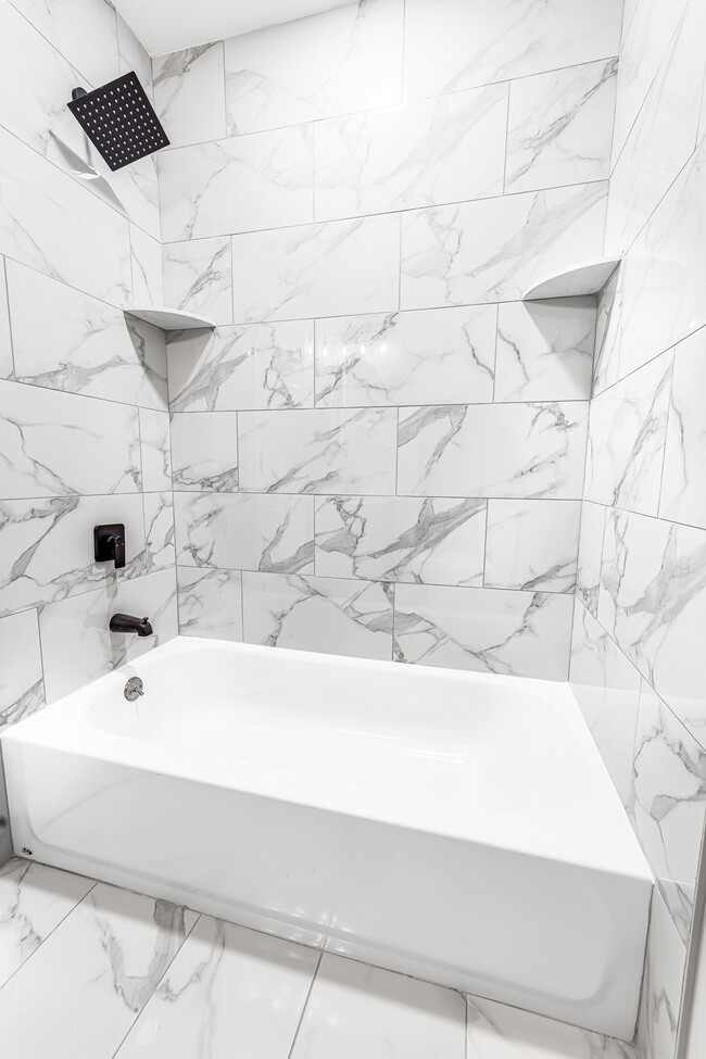 Building Photo - 515 Delamore Pl