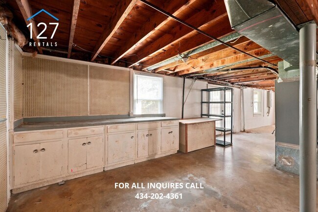Building Photo - Spacious 4-Bedroom Single Family home with Large Backyard & Ample Storage