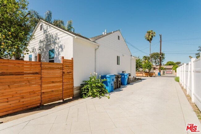 Building Photo - 6712 Cedros Ave