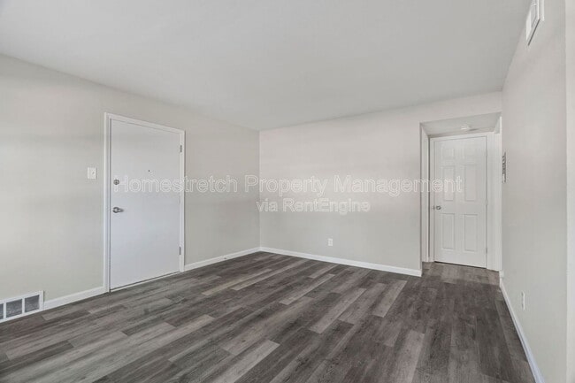 Building Photo - 16 Bruce Dr