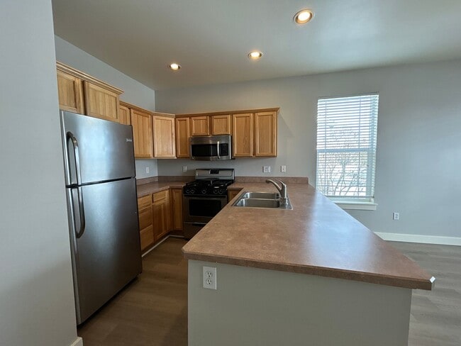 Building Photo - 1039 NE Watt Way