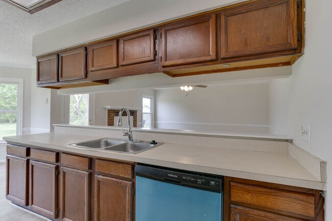 Building Photo - 1121 Nipigon Ct