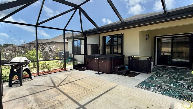 Building Photo - Spacious Home in Crystal Bay offering 4 bedrooms with upgrades throughout