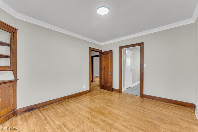 Building Photo - 1530 E 214th St