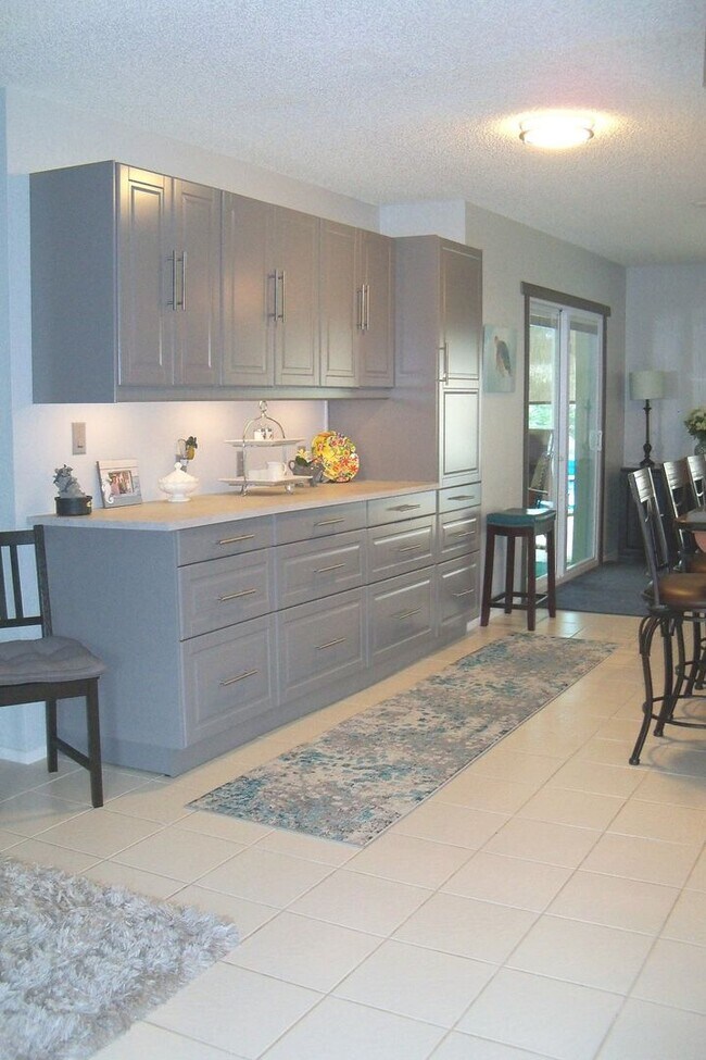 Building Photo - Seasonal Rental