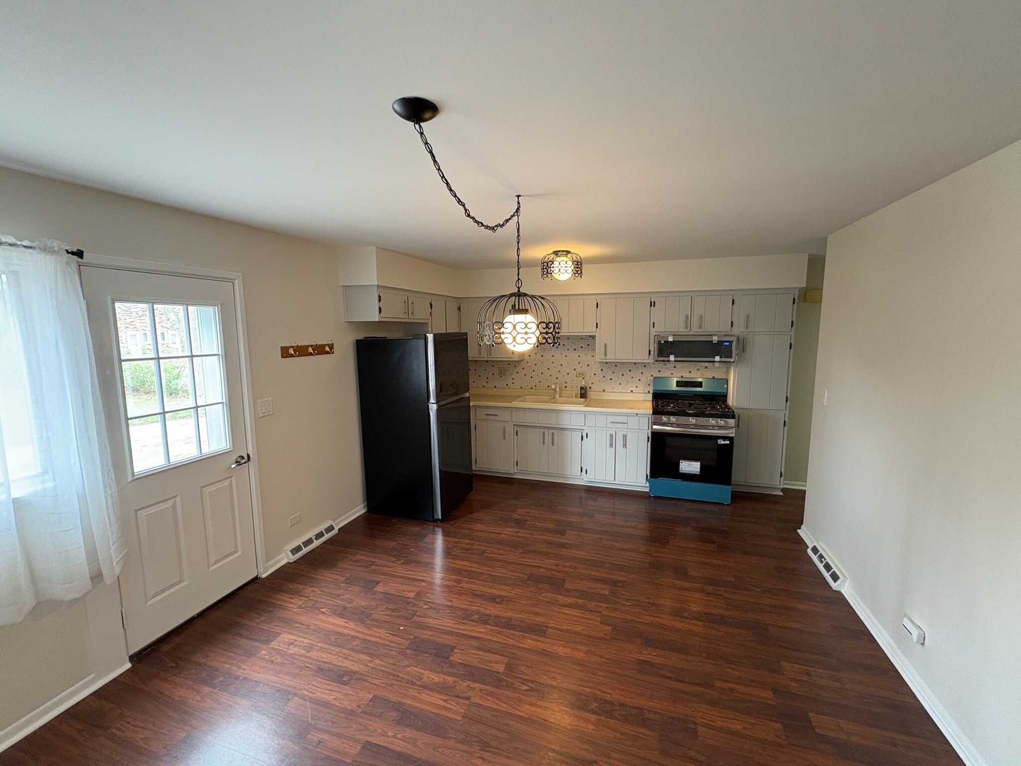 Building Photo - 356 2nd Ct