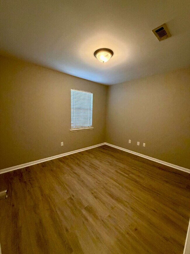 Building Photo - Available now FOR RENT in Enterprise, AL!!