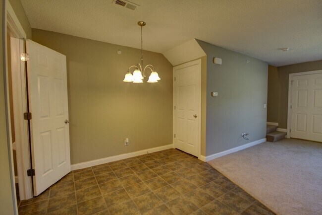 Building Photo - Gorgeous Townhomes