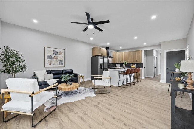 Building Photo - 8302 Lobelia Ln