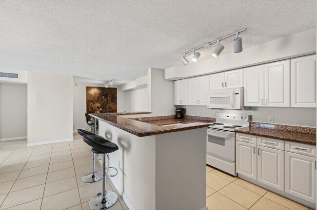 Building Photo - 3606 S Ocean Blvd