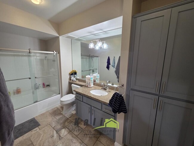 Building Photo - 450 J St