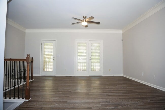 Building Photo - 851 Stratum Way SE