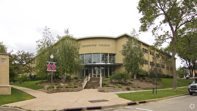 Primary Photo - Dominican Hall, Edgewood College