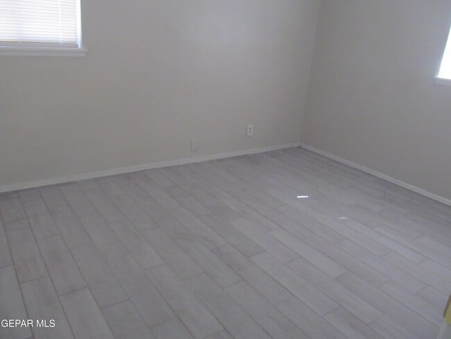 Building Photo - 253 Jensen Ave