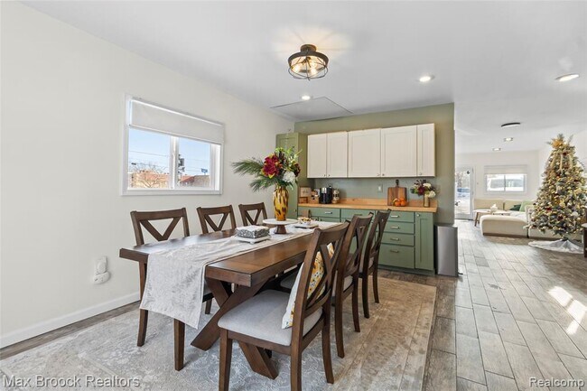 Building Photo - 3020 Grove St