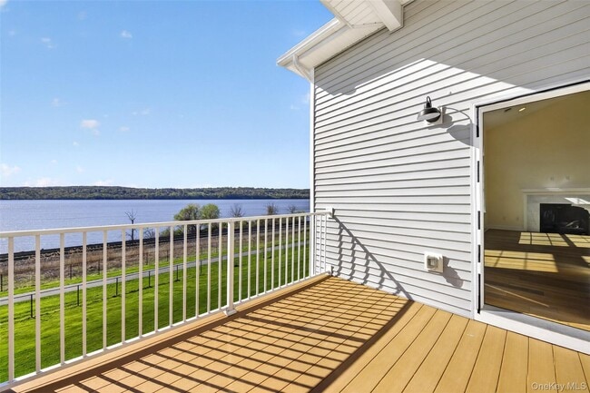 Building Photo - 402 Sacandaga Loop