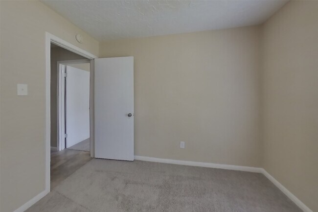 Building Photo - 1838 Turtle Creek Dr