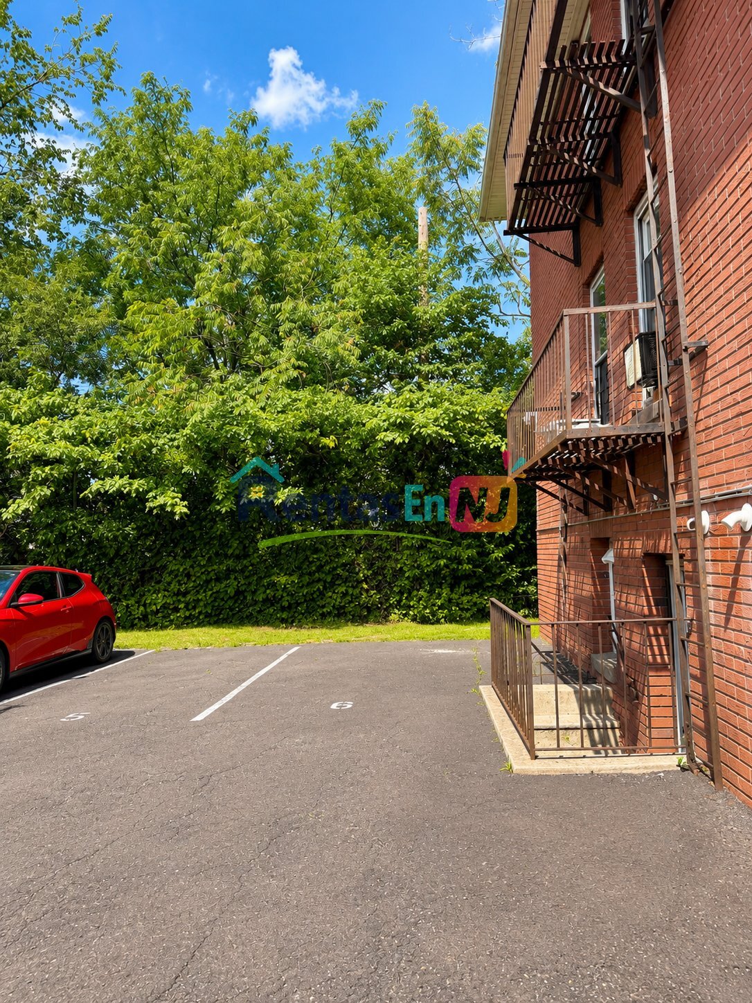 Building Photo - 9 Stecher St