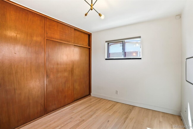 Building Photo - "Spacious 5-Bedroom Gem with 3 Full Baths in Arvada"