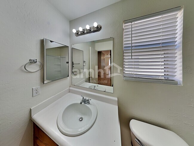 Building Photo - 11038 E Delta Ave