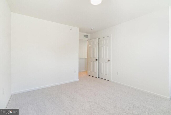 Building Photo - 7843 Briarwood Dr