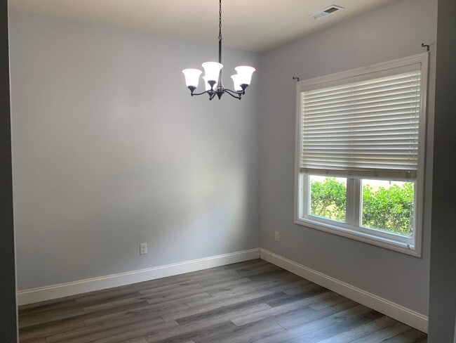 Building Photo - Five Bedroom Home in Falcon Bridge