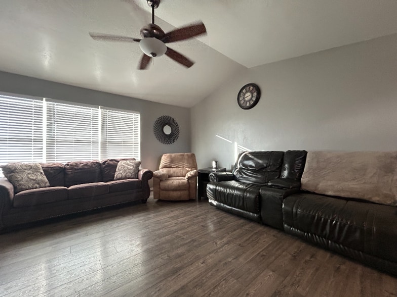 Building Photo - 409 Lacasa Loop