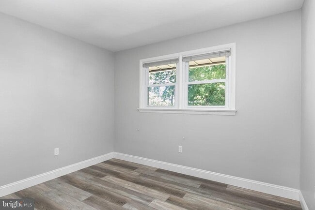 Building Photo - 405 Hamilton Rd