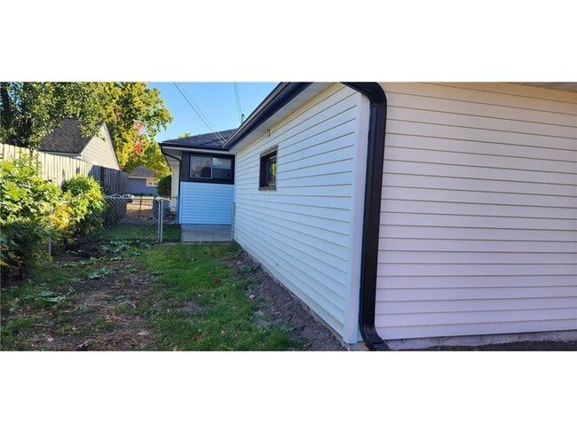 Building Photo - 6115 Colfax Ln S