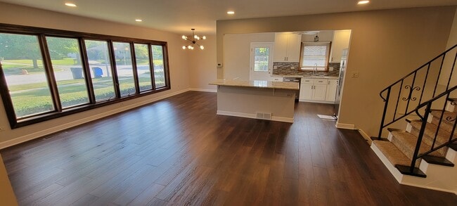 Building Photo - 608 Trent Ln