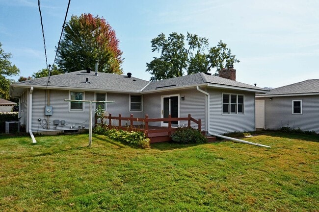 Building Photo - Spacious 3 bed, 2 bath rental in Bloomingt...