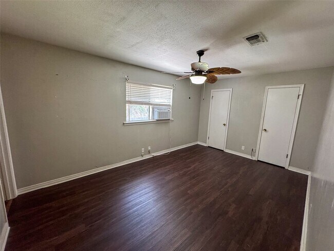 Building Photo - 1213 Idlewood Dr