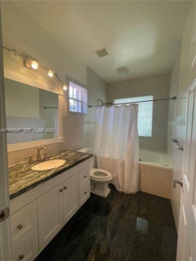 Building Photo - 232 SW 7th Ave