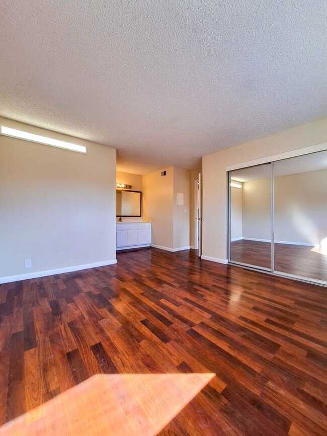 Building Photo - Beautifully Remodeled Second Floor Condo A...