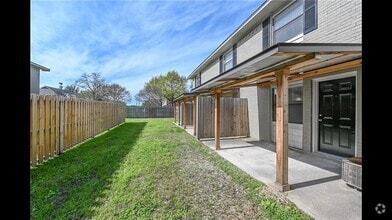 Building Photo - 1408 Summit St