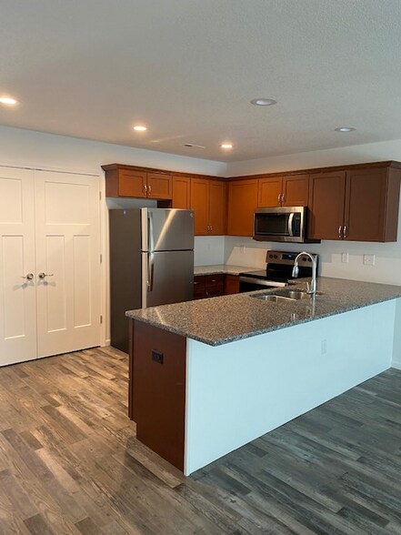 Building Photo - 3239 SW Clare Ave