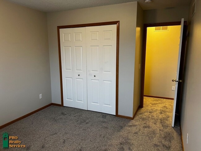 Building Photo - 3 Bedroom Townhome **$1,000 Rent Credit wi...