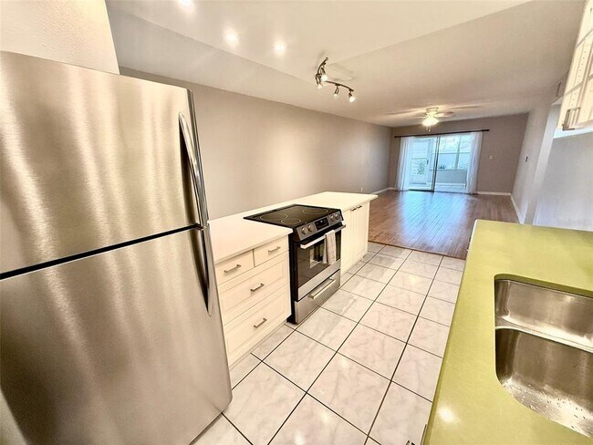 Building Photo - 4500 E Bay Dr