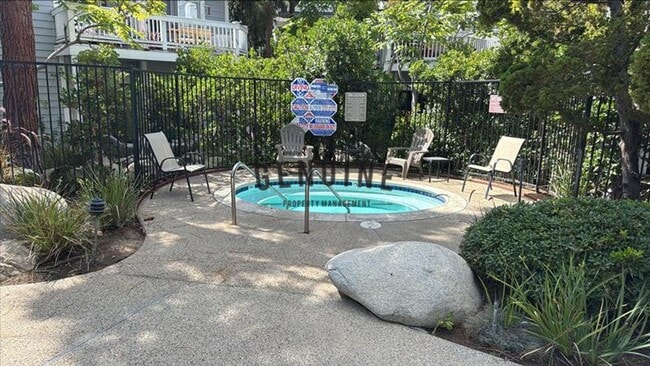 Building Photo - Coming Soon: Charming 2 Bed 2 Bath Condo i...