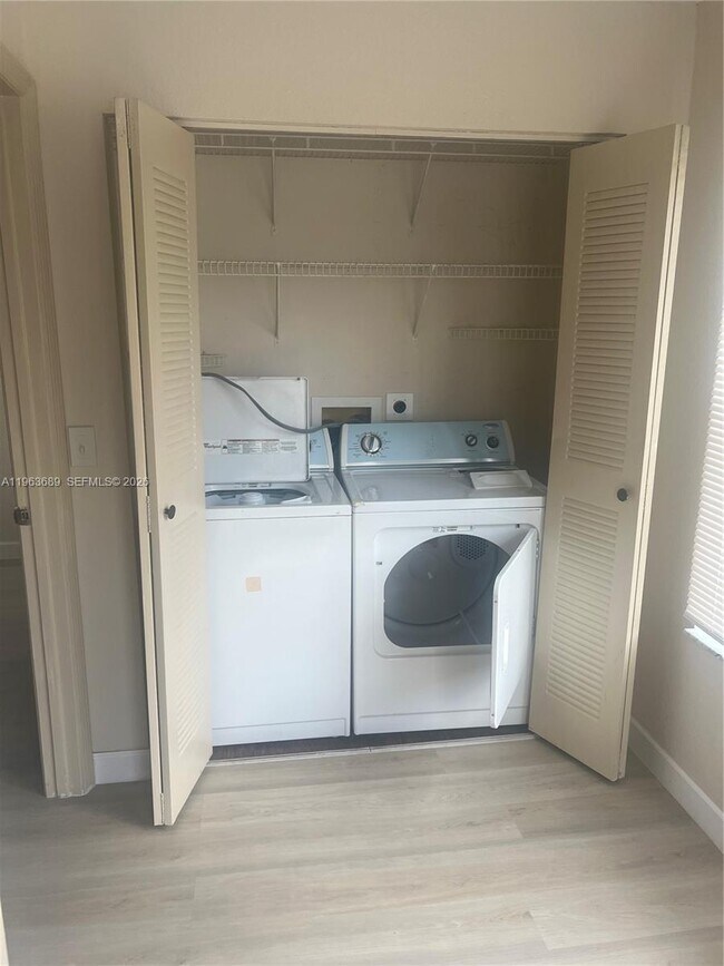 Building Photo - 13060 Vista Isles Dr