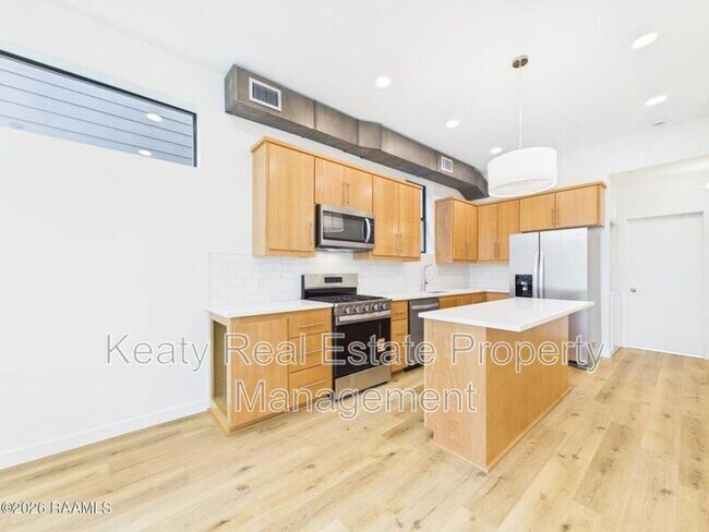 Building Photo - 1120S Washington Street - Unit 201