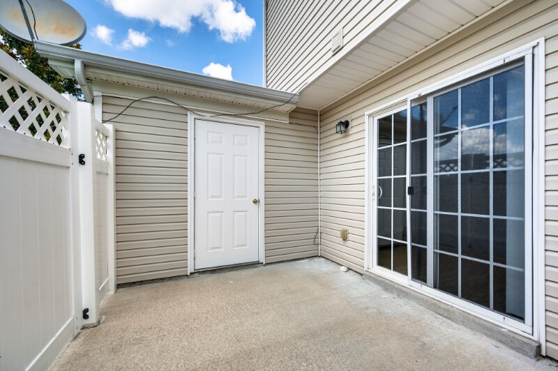 Building Photo - 1725 Red Jacket Dr