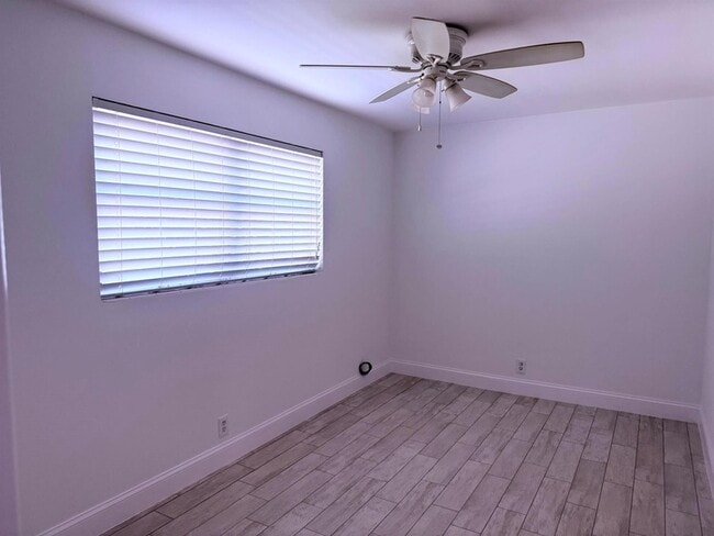 Building Photo - 626 Prosperity Farms Rd