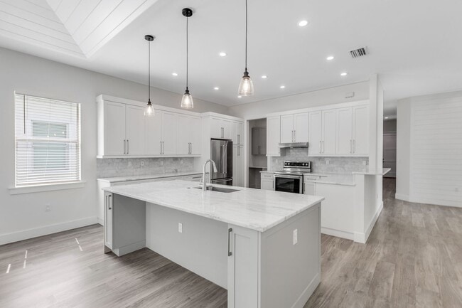 Building Photo - ** SEAHORSE AT CAMBRIA ** 3 BED + DEN - 3....