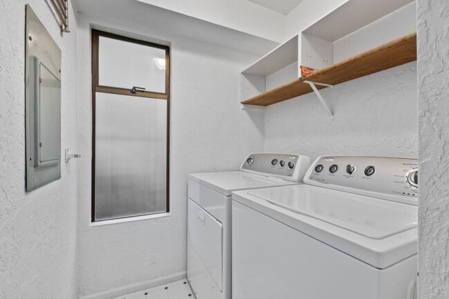 Building Photo - 3Bd/2Ba Seattle House