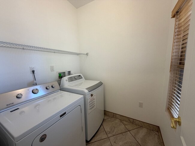 Building Photo - 3 Bedroom Single Story Home Available Near Corrales Rd & Highway 528 in Rio Rancho!