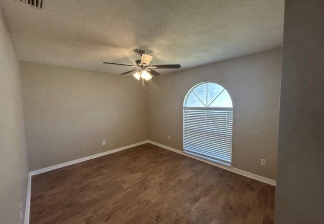 Building Photo - 553 Rapid Falls Dr