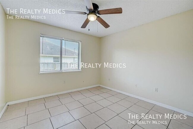 Building Photo - 1886 Elkcam Blvd