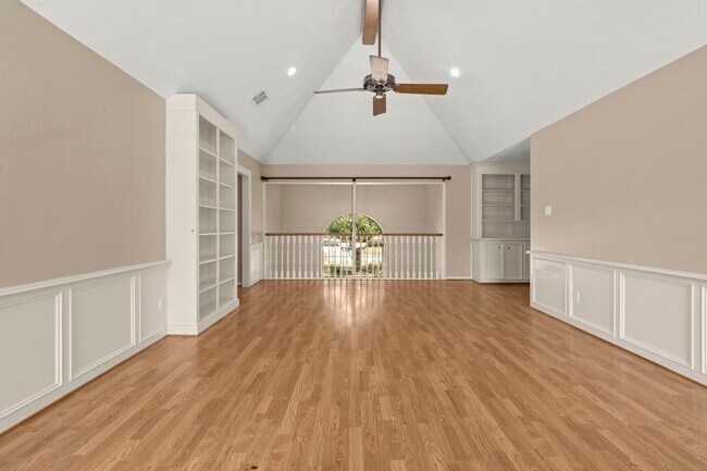 Building Photo - 17627 Macrantha Dr